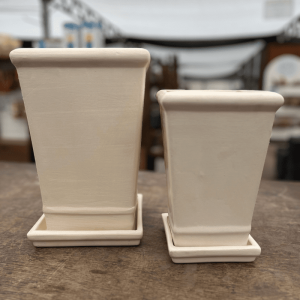 Macetero piramidal con plato