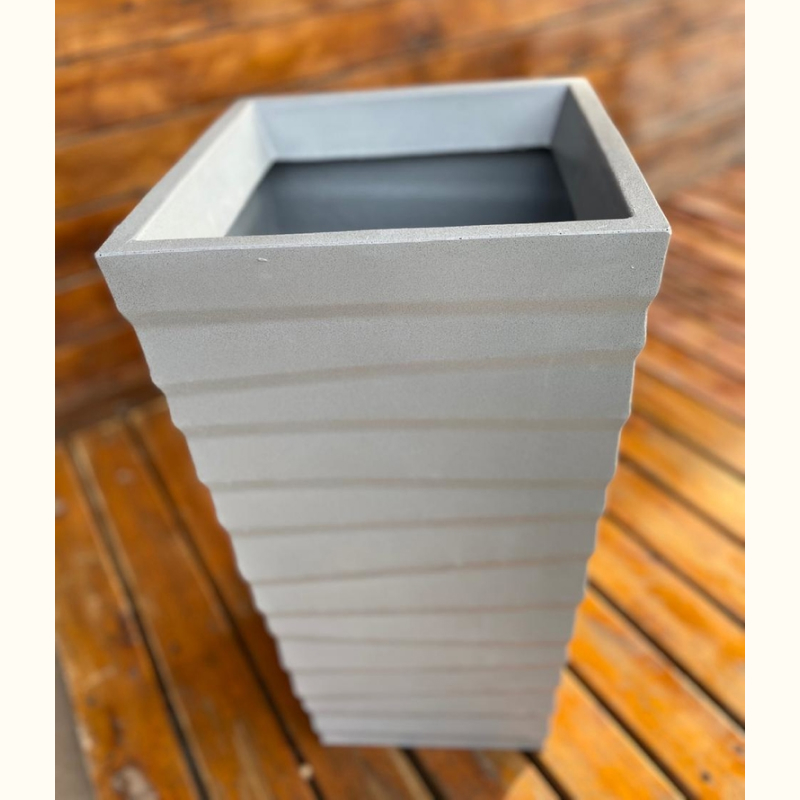 Maceta rotomoldeo MAIDA piramidal ondulada - Imagen 4