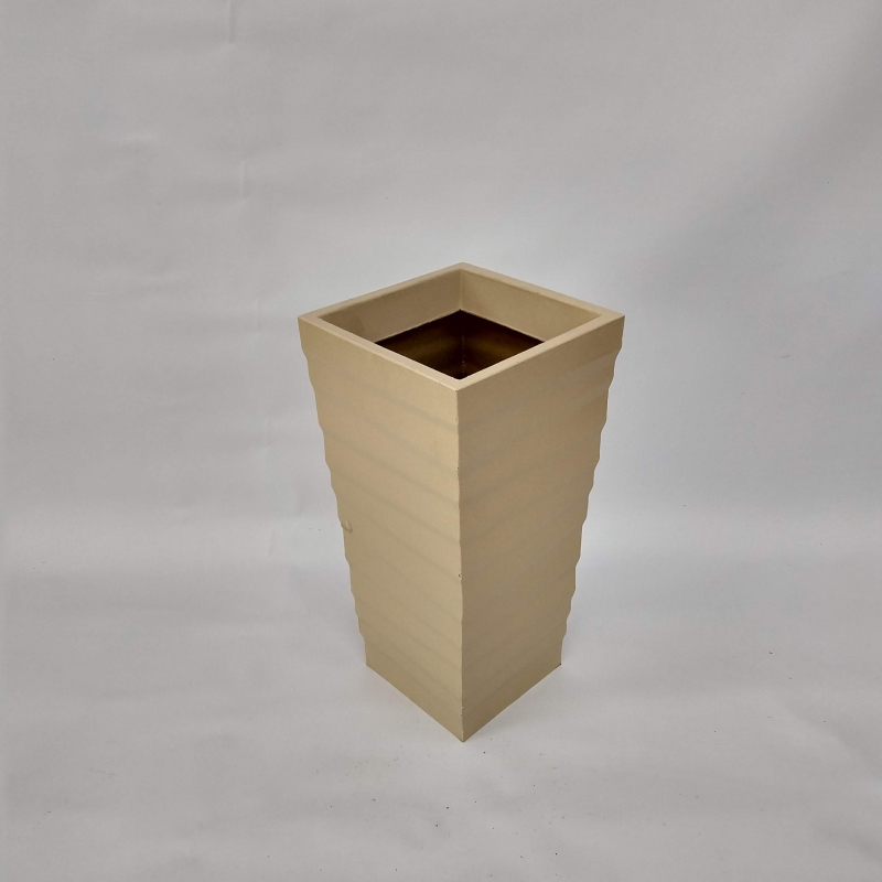 Maceta rotomoldeo MAIDA piramidal ondulada